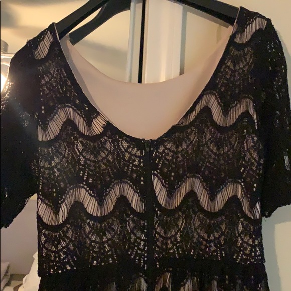 Black lace skater dress - Picture 4 of 4
